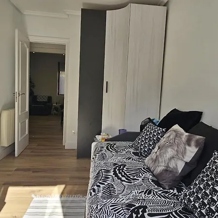 Con Gran Terraza En El Centro De אירון